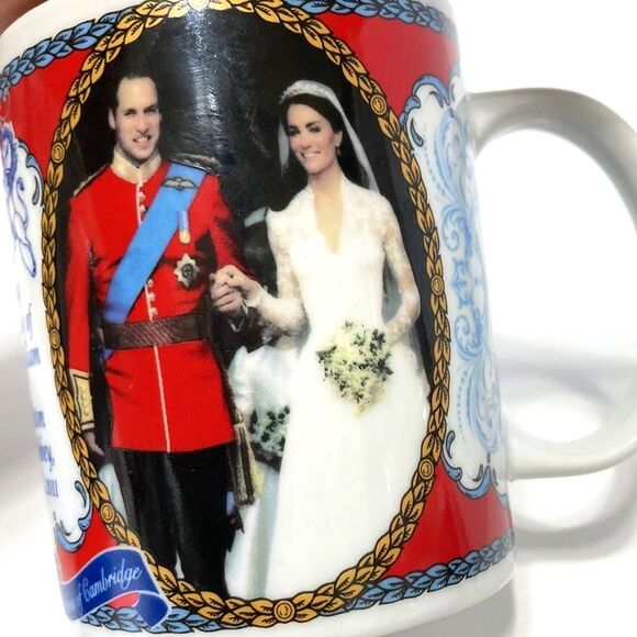 ROYAL WEDDING Prince William Kissing Catherine Kate Middleton Commemorative Mug - Picture 8 of 10